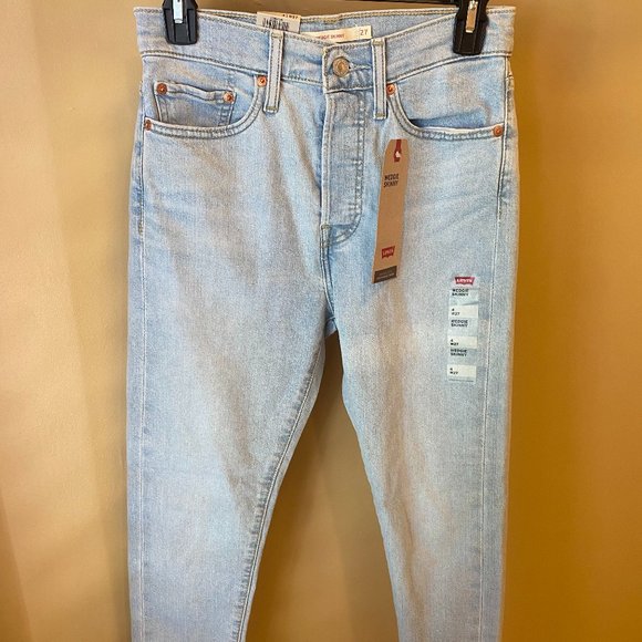 Levi's Wedgie Skinny Light Wash Jeans - Picture 1 of 5